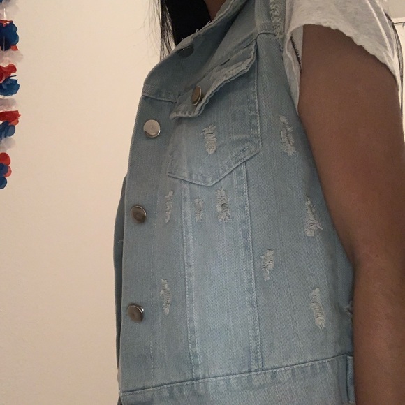 Hollister Sleeveless Jean Jacket - Picture 3 of 5
